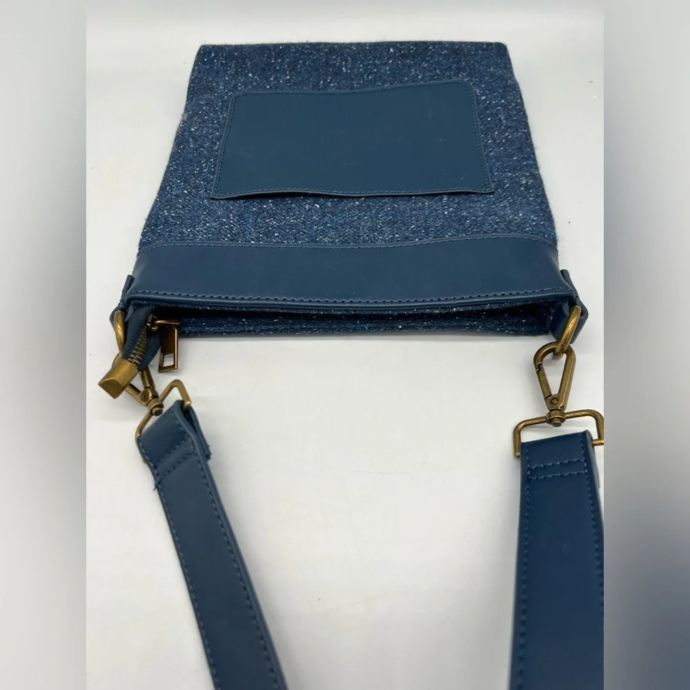 Aran Kerry Tweed Blue Messanger Bag - Picture 6 of 12